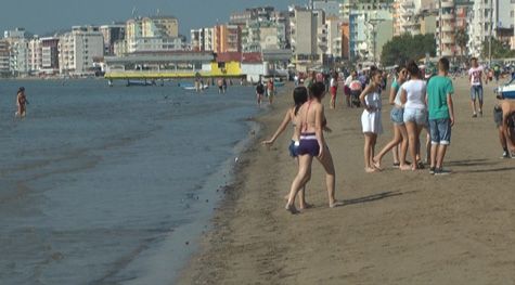 Vdes një tjetër pushues në Durrës, nuk u ndje mirë në breg të detit