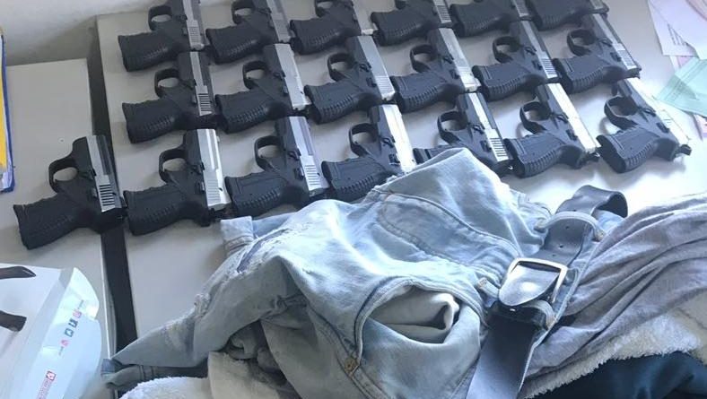 Arrest me burg për suedezin 21-vjeçar që trafikonte pistoleta