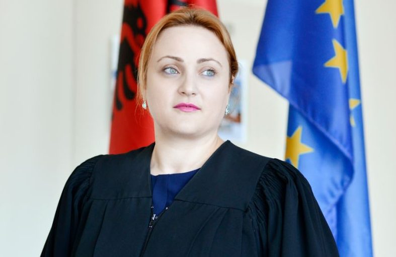 U caktua në krye të Prokurorisë së Tiranës, cila është prokurorja që hetoi Tahirin dhe Shullazin