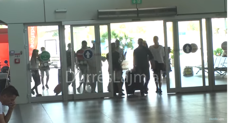 Emigrantët ankohen për çmimet e biletave: Shumë të shtrenjta (VIDEO)