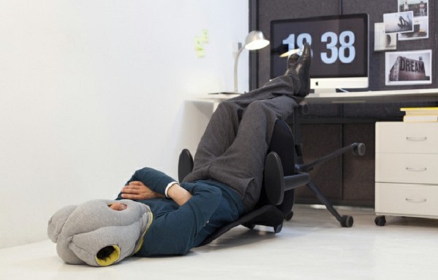 Kompania që paguan punëtorët që të flenë!