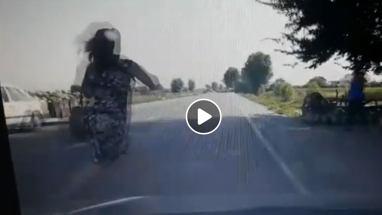 Policia Rrugore nxjerr pamjet: Lutemi bëni kujdes, shihni si shpëtoi kjo grua