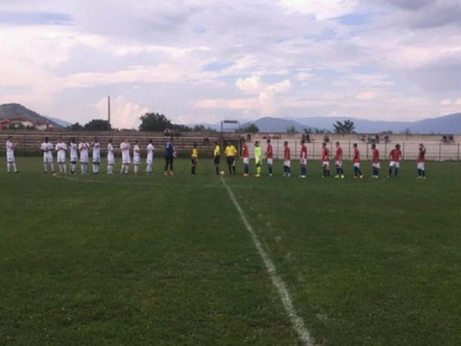 Kamara bind Shkëmbin në miqësore, shënon dopietë