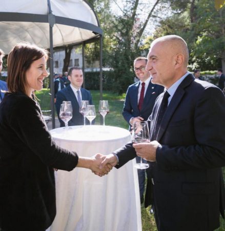 Meta telefonon gazetaren Klodiana Lala: Vazhdo misionin pa u trembur