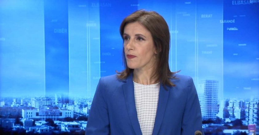 “Plumbat depërtuan derën, brenda ishin 8 vetë”, çfarë ndodhi në shtëpinë e prindërve të gazetares