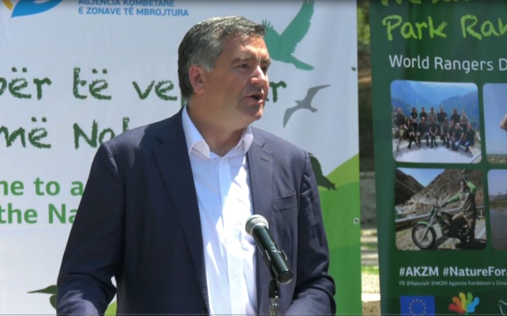 Klosi thirrje bizneseve: Mos abuzoni me çmimet, transparencë me turistët!