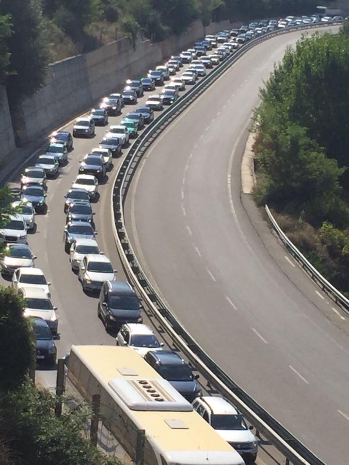 Bllokohet Rruga e Kombit, radhë kilometrike makinash (FOTO)