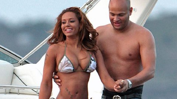 Mel B publikon fotot nudo me shokun e saj në pishinë