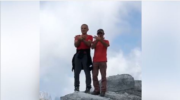 Presidenti Meta bën simbolin e shqiponjës nga 2500 metra lartësi