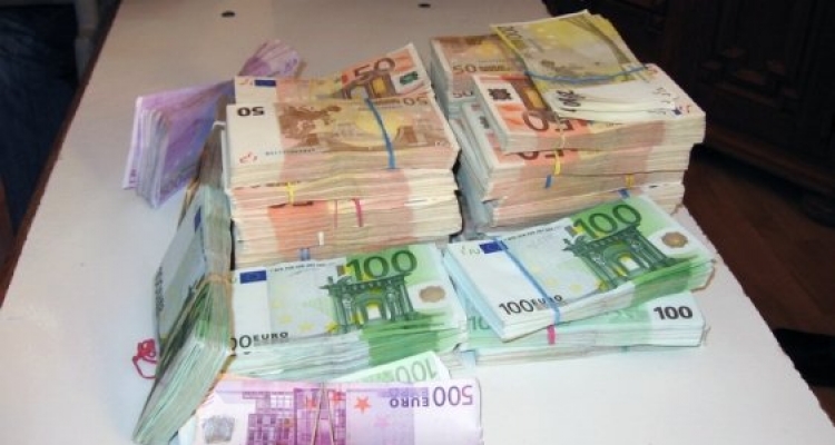 Sekuestrohen 1 milion Euro “të pista” nga trafiku i drogës