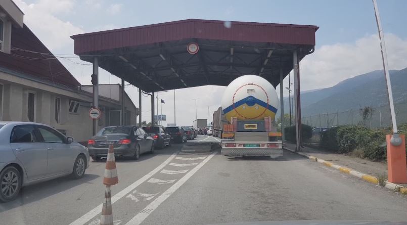 Fluks pushuesish drejt Durrësit e Jugut, në 24 orë kanë hyrë 30 mijë kosovarë