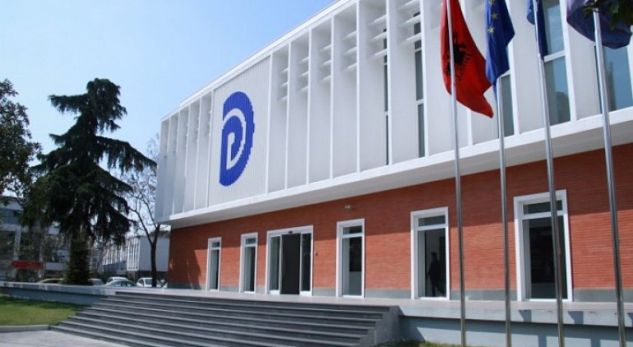 “Qeveria po shpëton nga burgu ministren Gjonaj”