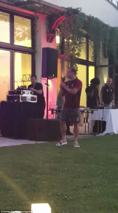 “Plas kënga tek Liverpool-i!”