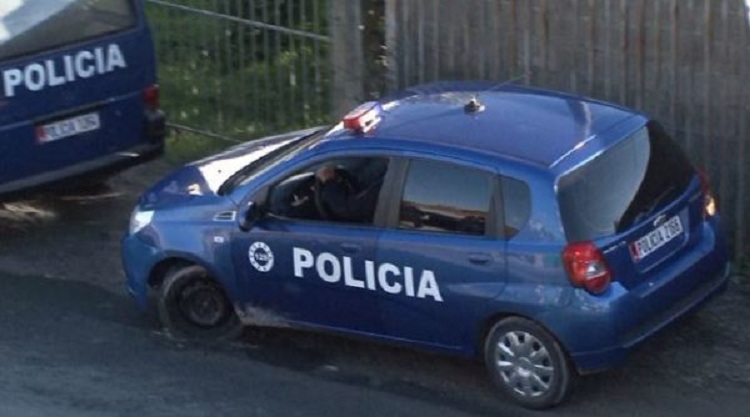 Plagoset në bark me mjete të forta 30-vjeçari, dërgohet me helikopter drejt Tiranës