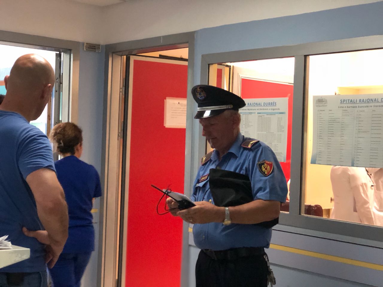 I mituri nga Durrësi rrëzohet në shtëpi, policia nis hetimin