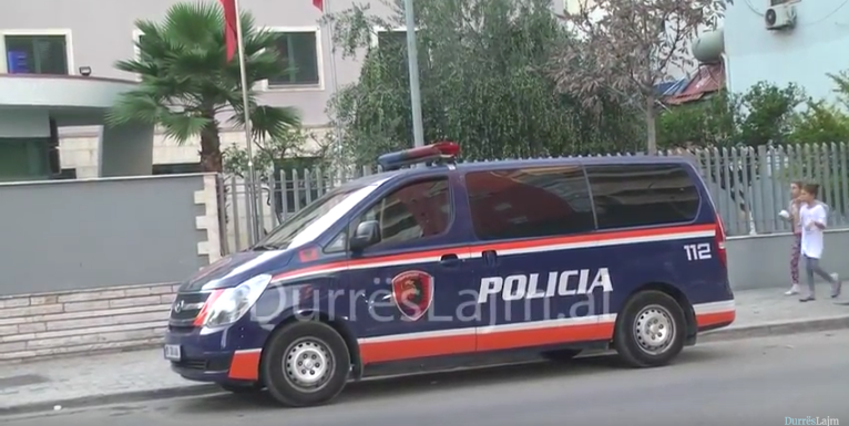 Babai i moshuar në Shijak rreh djalin