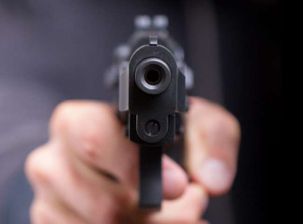 EMRI/ Plagoset me armë zjarri 28-vjeçari