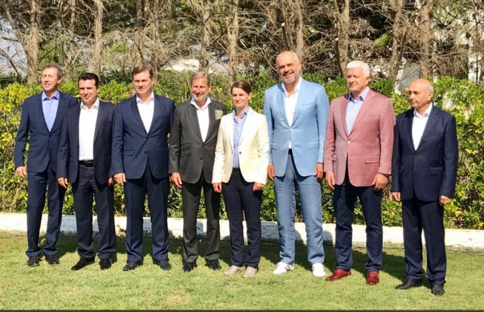 Liderët e Ballkanit dhe komisioneri Hahn takohen nesër në Durrës