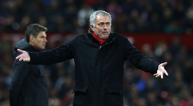 Revolucion në Angli! Karton të verdhë dhe të kuq për trajnerët në 4 nga 5 kategoritë kryesore