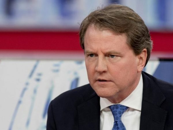 Trump njofton largimin nga detyra të avokatit të Shtëpisë së Bardhë