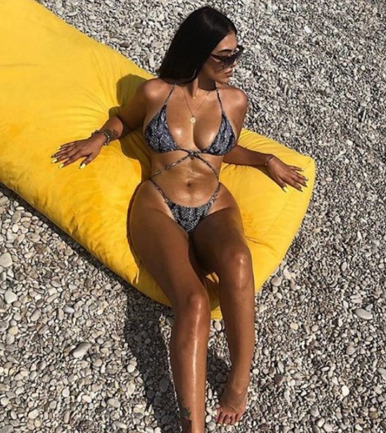 Alesia Bami lë punën e balerinës për një ‘profesion’ të ri… roje! (FOTO)