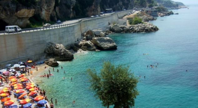 Çmenduri në qytetin bregdetar, temperatura gati 50°C!