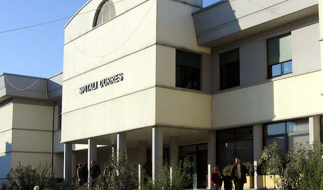 Vdekja e 56-vjeçares, reagon spitali i Durrësit: Iu dha ndihma e parë menjëherë, presim përgjigjen e autopsisë!