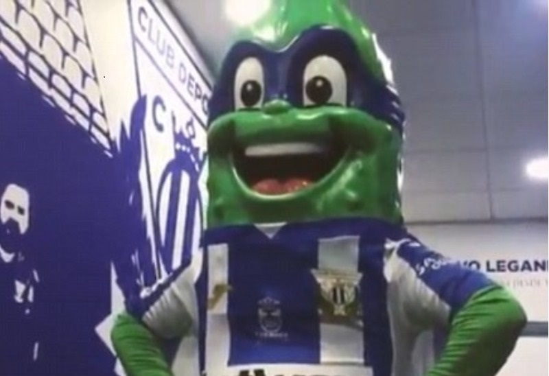 Super Kastraveci, maskota më e çuditshme në futboll