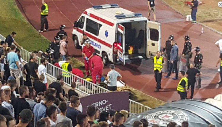 Tragjedi në Serbi, tifozi vdes në stadium