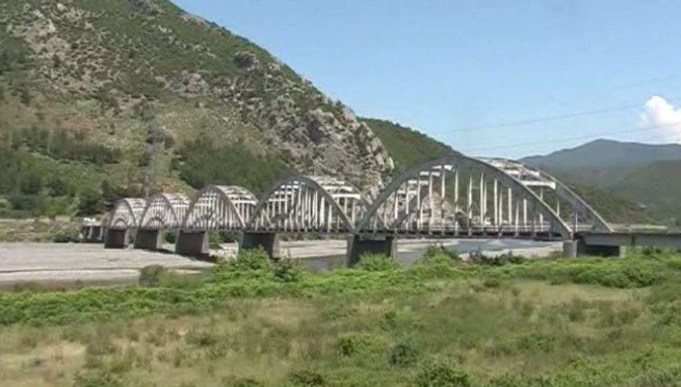 14-vjeçari mbytet në lumin Mat