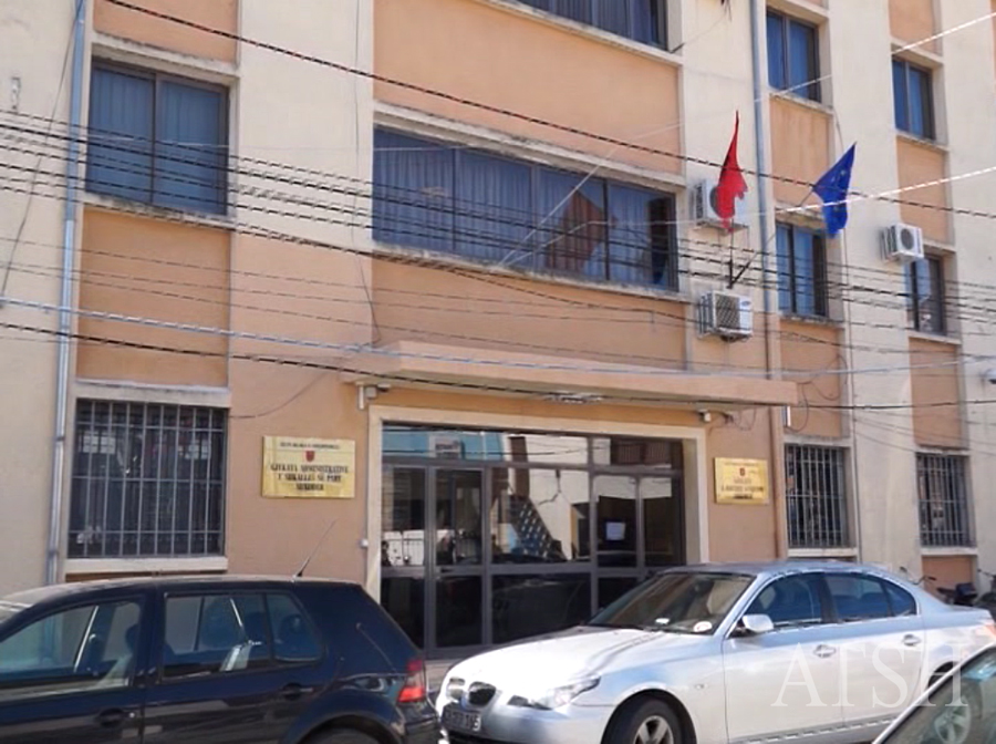 “Arrest me burg” për 4 të arrestuarit për korrupsion në Hipotekë