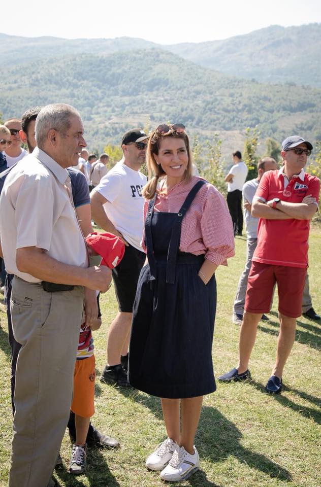 Bregu shkon në festën e Veliajt dhe “thumbon” Bashën