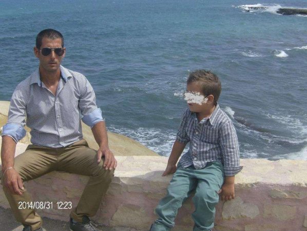 Vrau me thikë shqiptarin që shkoi ta ndihmonte, burg përjetë grekes