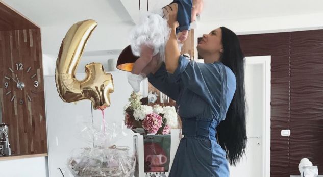 Zaimina publikon foton më të ëmbël të Khloe (FOTO)