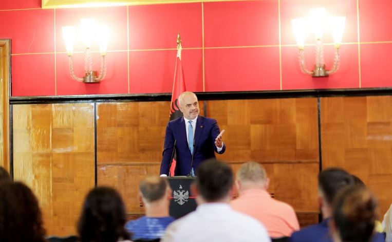 Kryeministri Rama paralajmëron kryebashkiakët