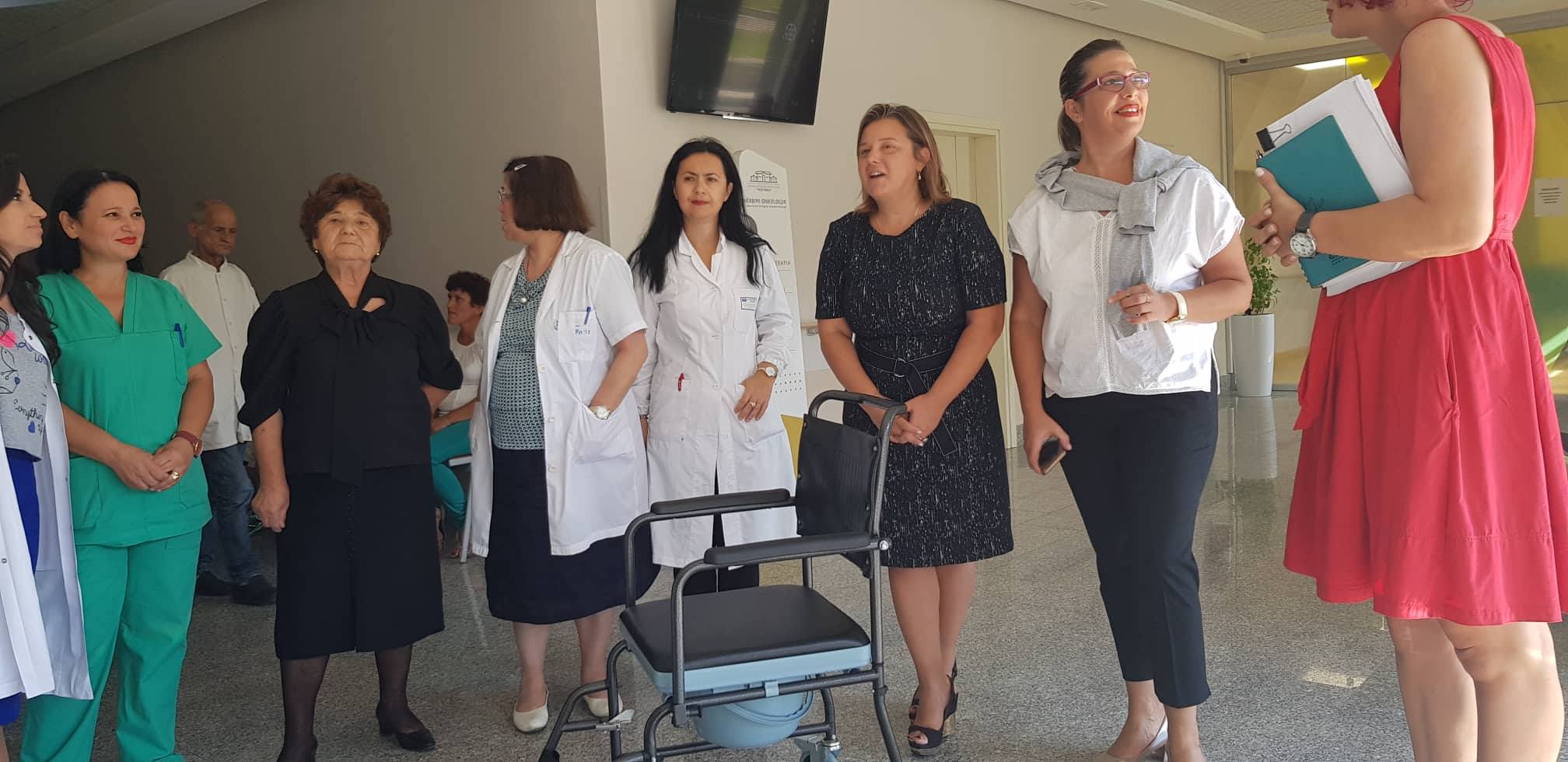 Humbi para pak ditësh të atin nga kanceri, shikoni ç’bën gazetarja sot tek Onkologjiku