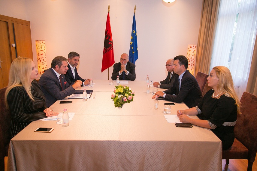 Zyrtarizohet marrëveshja mes PD-së dhe PDIU-së