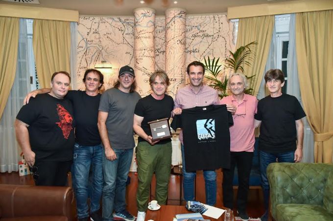 “Elita 5” performon sot tek Amfiteatri, Veliaj i jep “Çelësin e Qytetit”