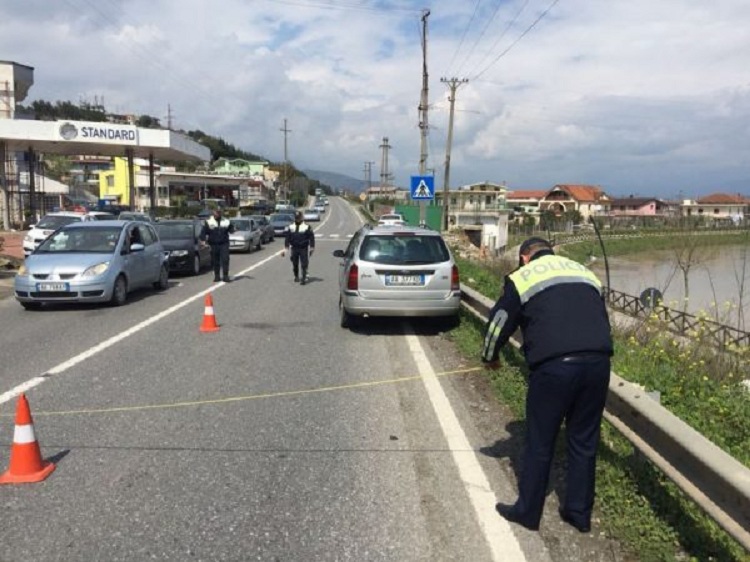 Makina përplas këmbësoren, vdes 40-vjeçarja