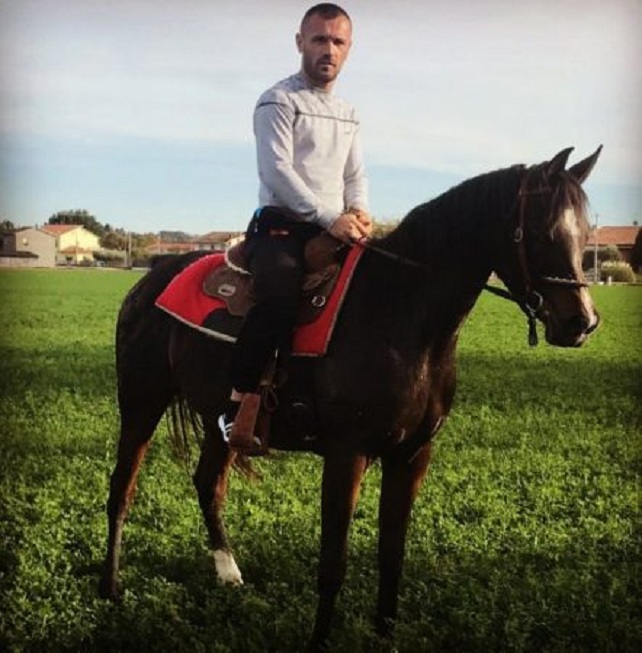 Ekzekutimi i biznesmenit/ Autori qëlloi me kallashnikov 31-vjeçarin teksa kalëronte