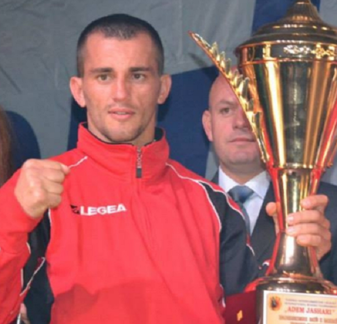 EMRI/ Cili është “i forti” i arrestuar, ish-kampion boksi