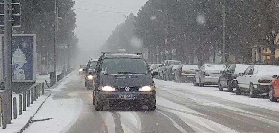 Lamtumirë të nxehtit, bëni gati xhupat