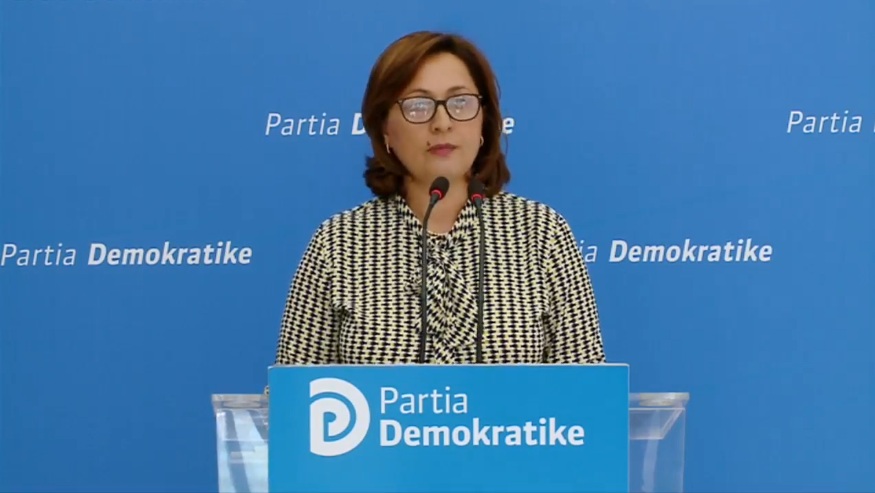 “Edi Rama rrit taksat dhe paratë e shqiptarëve ua jep familjarëve dhe shpurës së tij të inkriminuar”