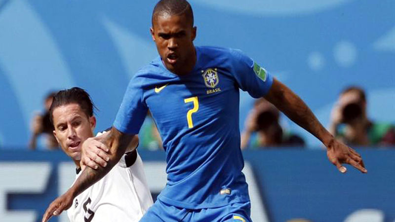 Douglas Costa dënohet edhe nga Brazili