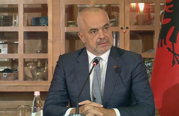 Rama: Në fund të mandatit, librat falas deri në klasën e 9-të