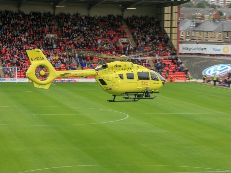 Helikopteri në fushë, shtyhet ndeshja në Angli