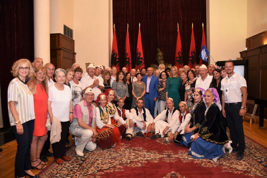 Presidenti Meta pret në një takim një grup turistësh nga Izraeli