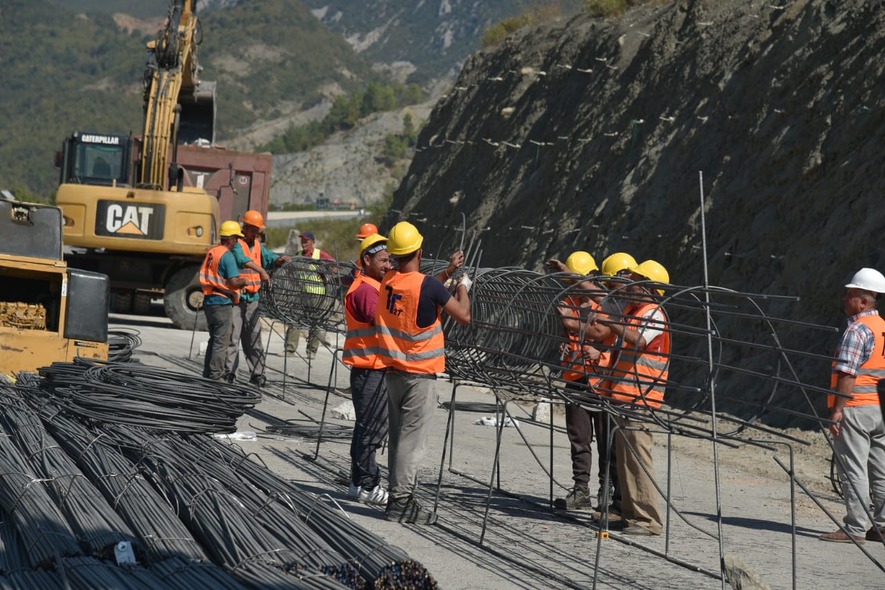 Fillon ndërhyrja për eleminimin e rrëshqitjes në Kërrabë-Elbasan