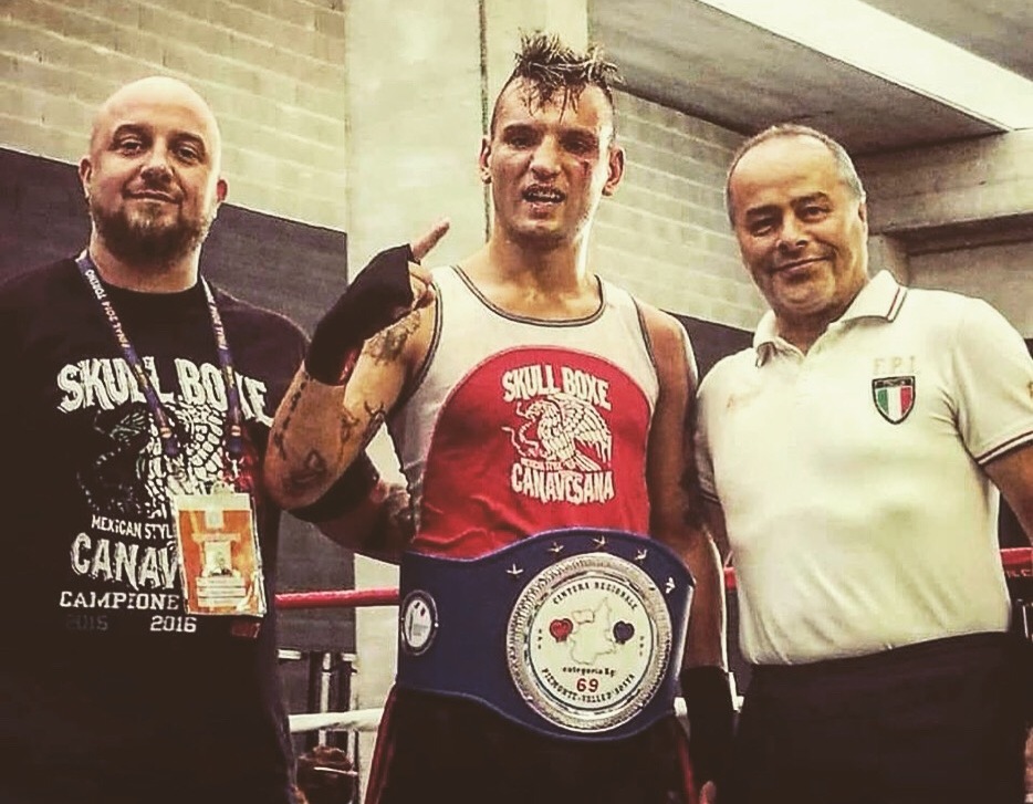 Boksieri durrsak Jurgen Mullai, pas fitoreve të fundit nis karrierën si profesionist