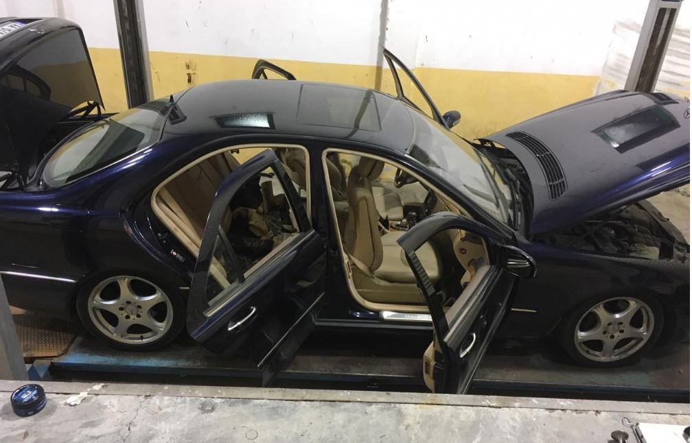 Drogë poshtë sediljeve të makinës, arrestohen në kufi shijaksi dhe durrsaku (EMRAT)